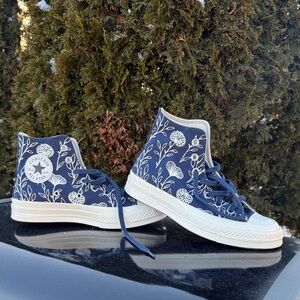 Converse Blue Floral High-Tops new without a box